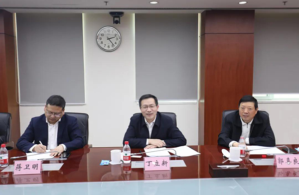 工業(yè)園區(qū)管委會(huì)主任丁立新