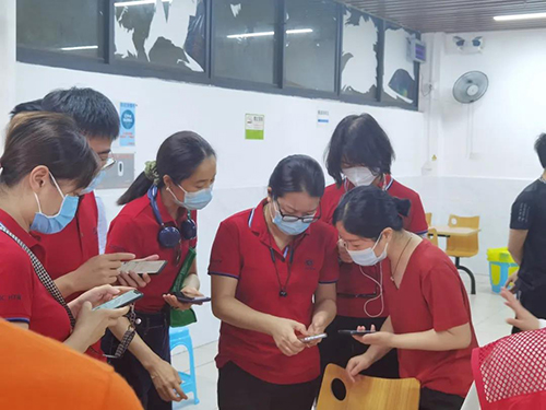 中檢深圳公司第六黨支部‘華通威’第二次支援社區(qū)核酸檢測