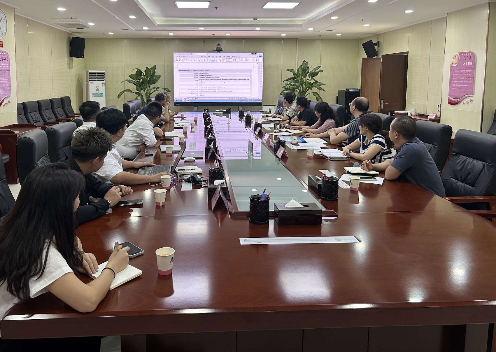 央地合作丨中檢華通威一行拜訪烏魯木齊市水磨溝區(qū)政府